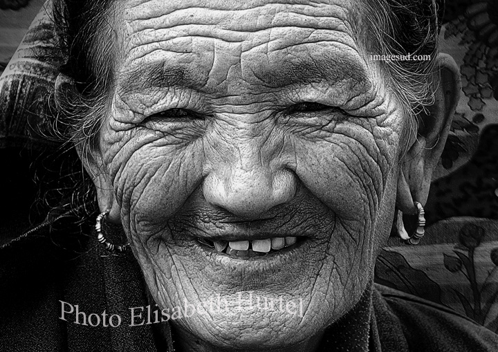 Tibetan lady, portrait bw