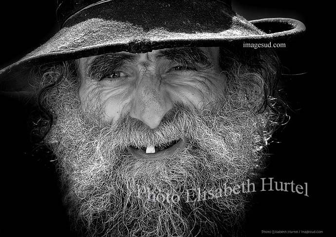 Hombre viejo, retrato en blanco y negro
