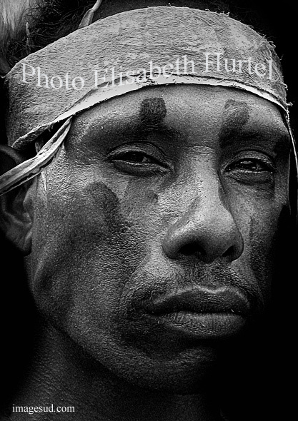 portrait-fine-art-black-and-white-papuan-man